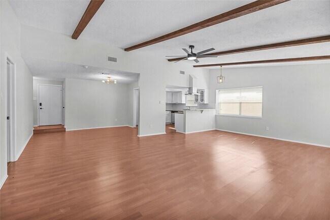 Foto del edificio - 16911 Jane Lynn Ln