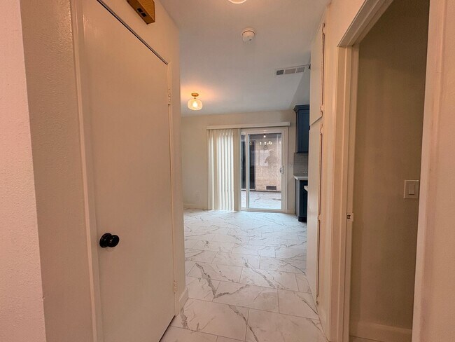 Building Photo - 2-bedroom, 2-bathroom home located in the vibrant city of Rialto, CA