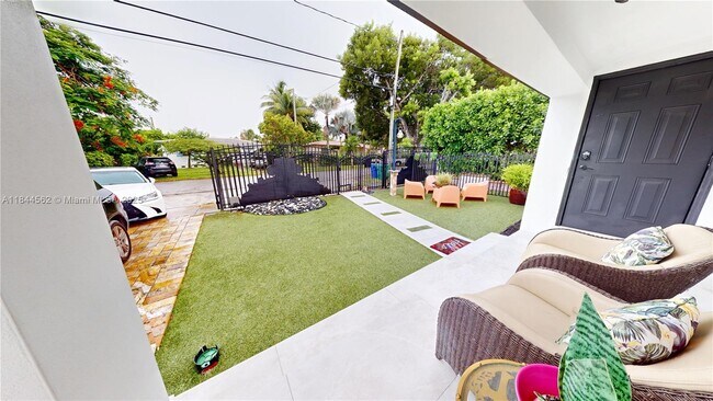 Foto del edificio - 2981 SW 12th St