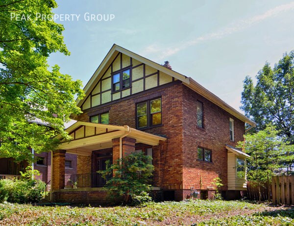 Primary Photo - 211 E Northwood Ave