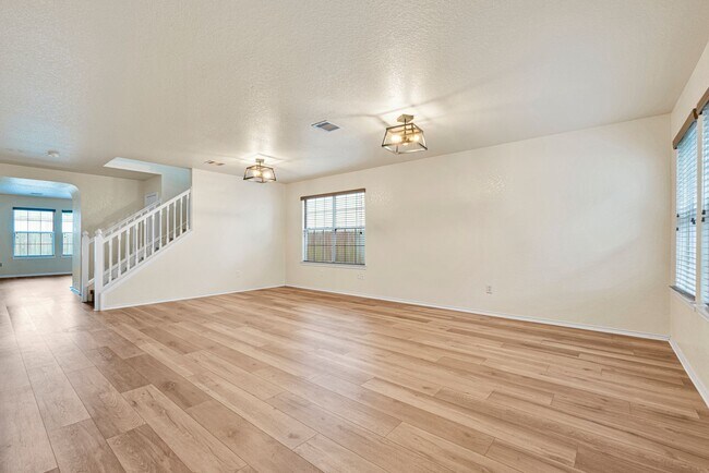 Building Photo - Spacious 5-Bedroom Beauty in Fox Grove –  with Community Perks!