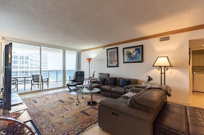 Building Photo - 16711 Collins Ave
