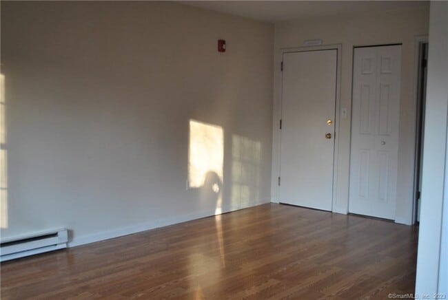 Building Photo - 179 Aspetuck Vlg