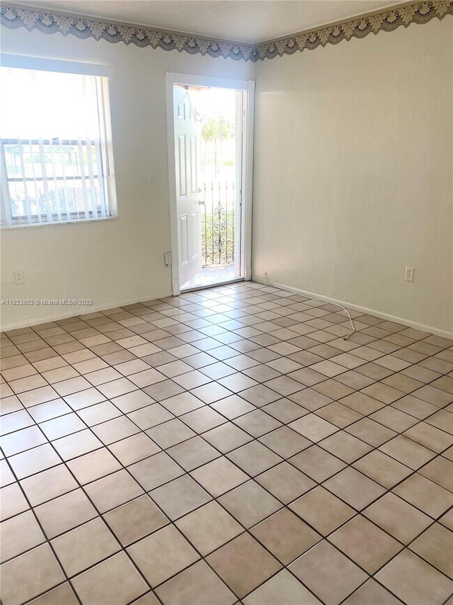 Foto del edificio - 6154 SW 38th St