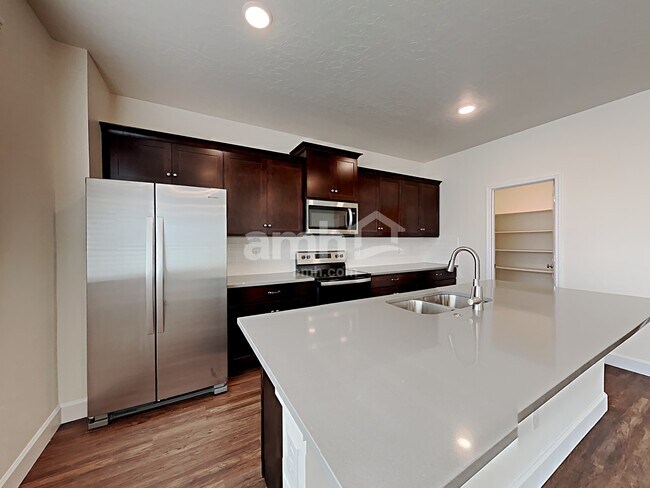 Foto del edificio - 9415 W Chino St