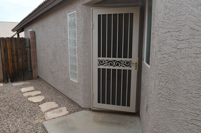 Foto del edificio - 16625 S 46th Pl