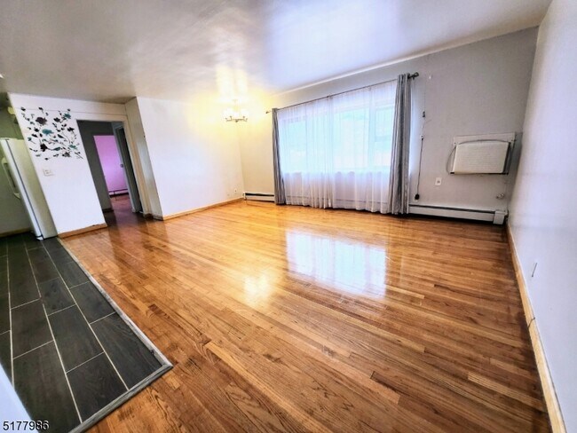Foto del edificio - 204 Woodcliff Ave