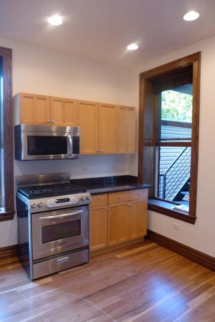 Foto del edificio - 1845 N Wilmot Ave