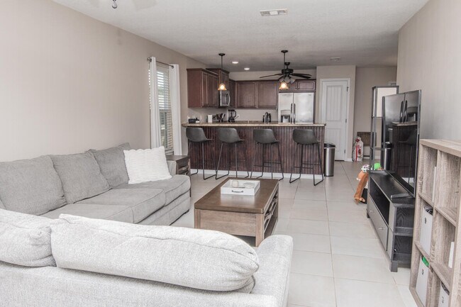 Building Photo - 489 Eisenhower Dr
