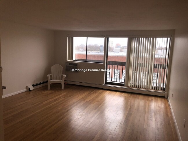 Building Photo - 1643 Cambridge St