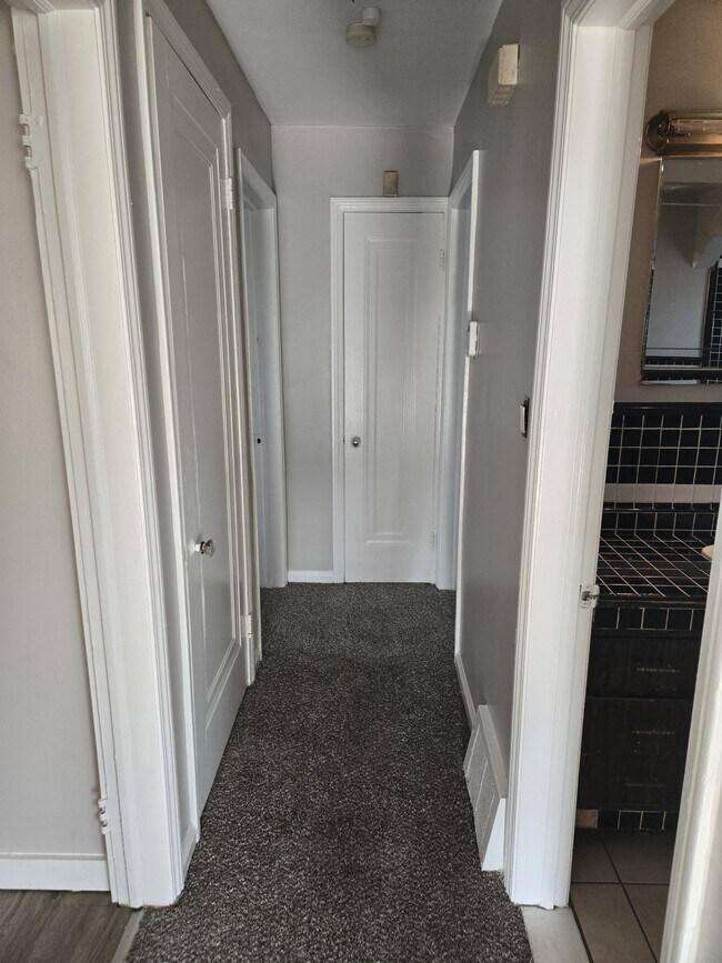 Foto del edificio - 18338 Ashton Ave