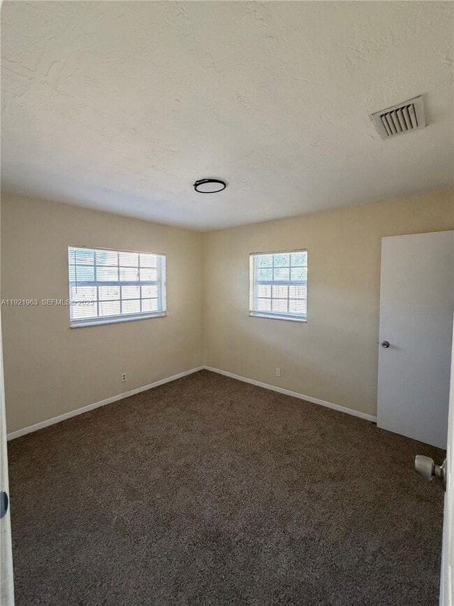 Building Photo - 1320 SW 11th Ave