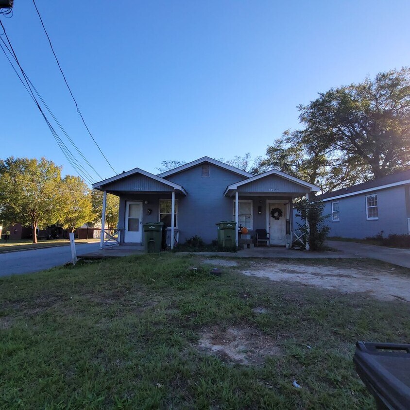 Building Photo - 2 bedroom 1 bath for $750 a month