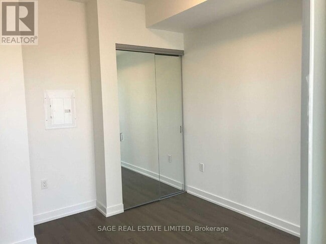 Photo du bâtiment - 1 Yorkville Ave