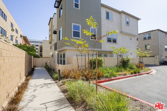 Foto del edificio - 756 Daniel Freeman Cir