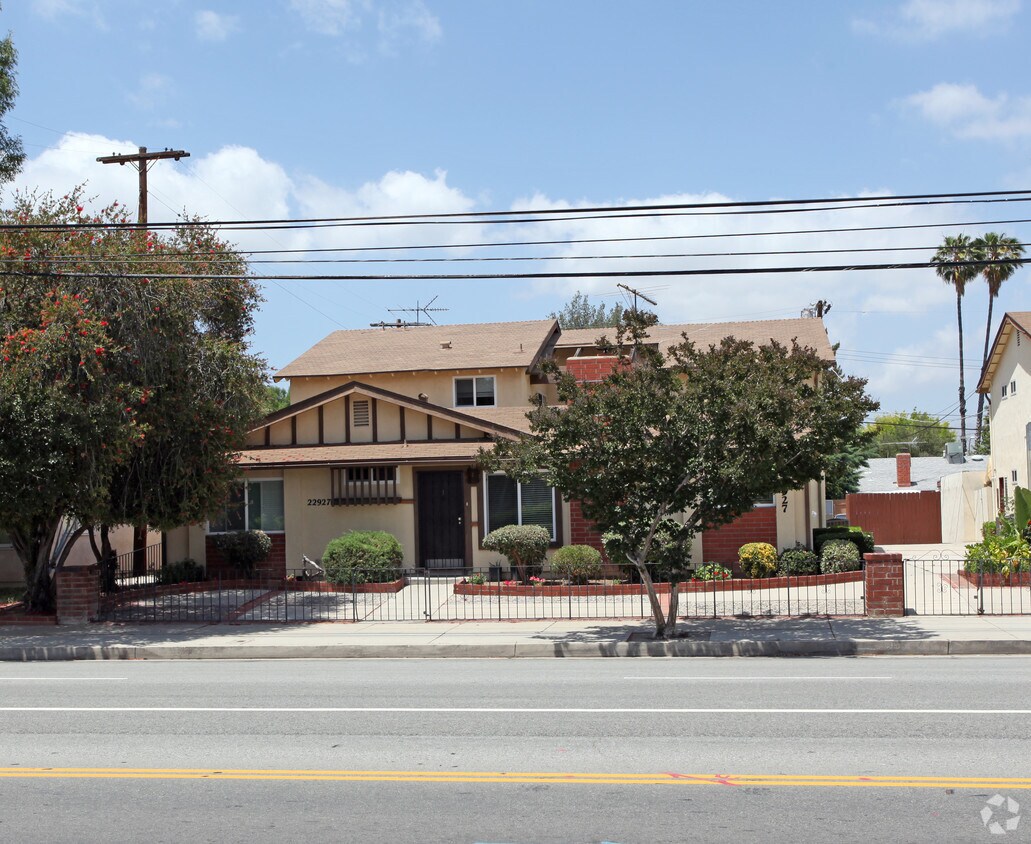 Primary Photo - 22927 Vanowen St