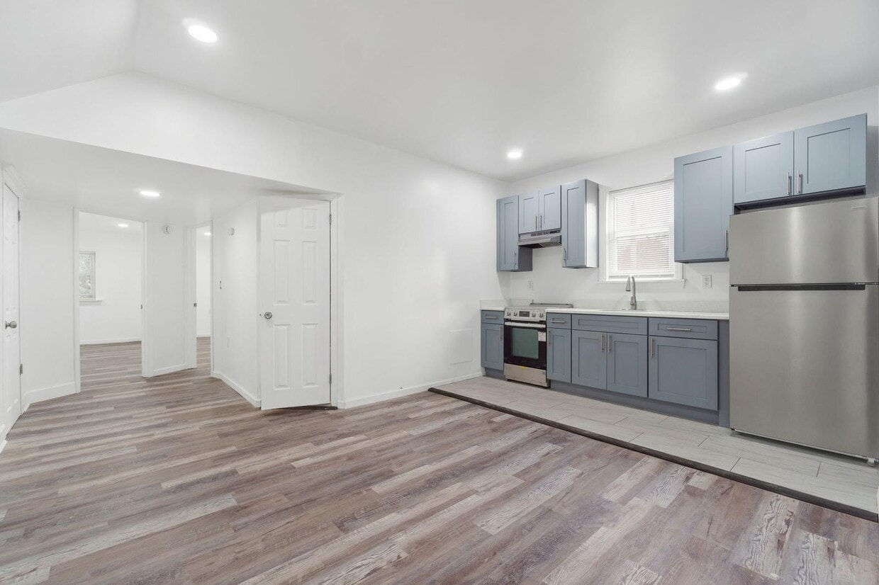 Primary Photo - 130 Elmwood Ave