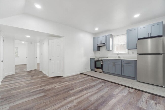 Building Photo - 130 Elmwood Ave