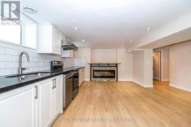 Building Photo - 40 Peveril Hill N