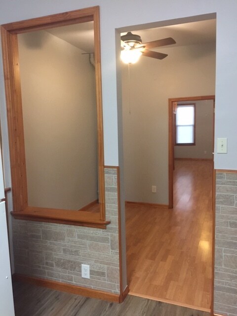 Sala de estar - 170 Throop Ave