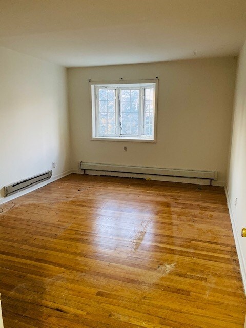 Building Photo - 196 Outwater Ln