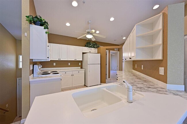 Building Photo - 6335 Bay Cedar Ln