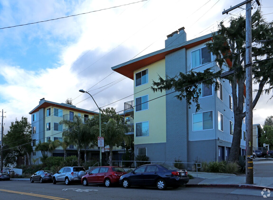 Primary Photo - Lake View East Apartments