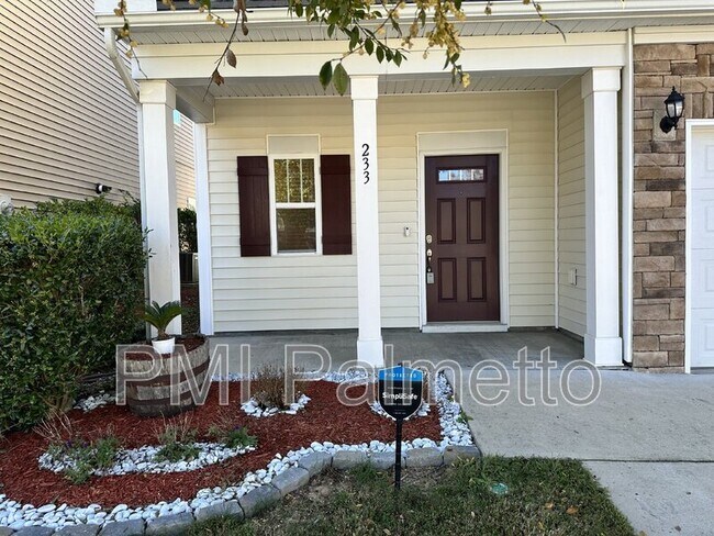 Foto del edificio - 233 Hawkins Creek Rd