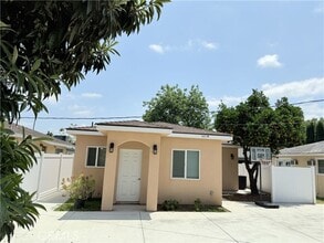 Building Photo - 4831 Fiesta Ave