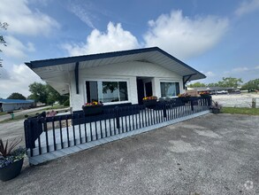 Building Photo - 1405 W Cherokee Trail