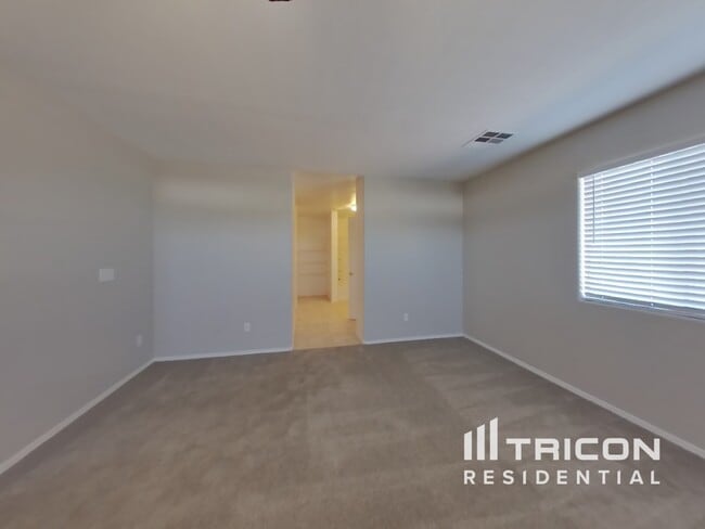 Foto del edificio - 5871 E Everhart Ln