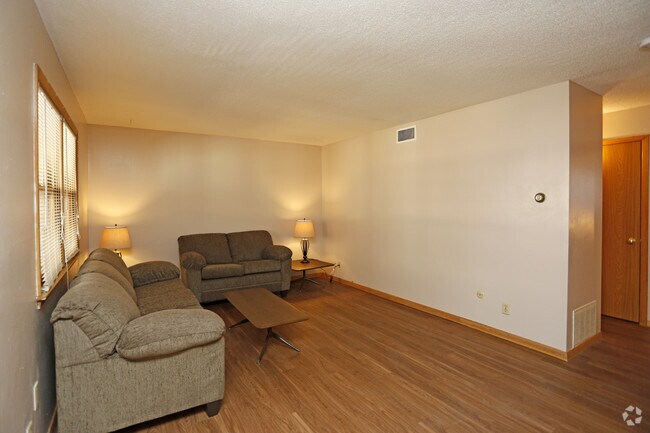 2HAB, 1BA - 880 FT² - Sala de estar - Smith Apartments @ 58 East Armory