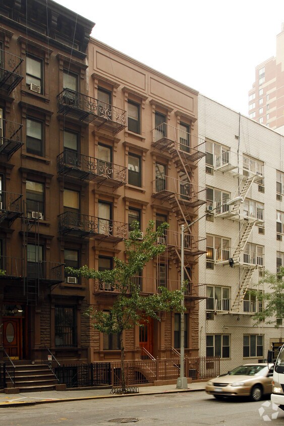 Foto del edificio - 446 W 58th St