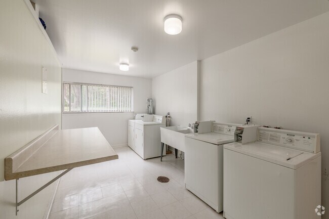 Lavanderías comunitarias - Heritage Arms