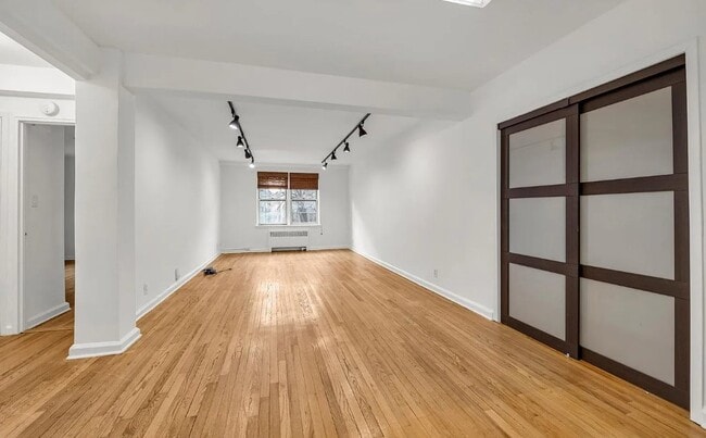 Photo - 2080 Barnes Ave (Bronx, NY) Apartment