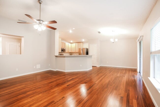 Building Photo - 1322 Dunns Lake Dr