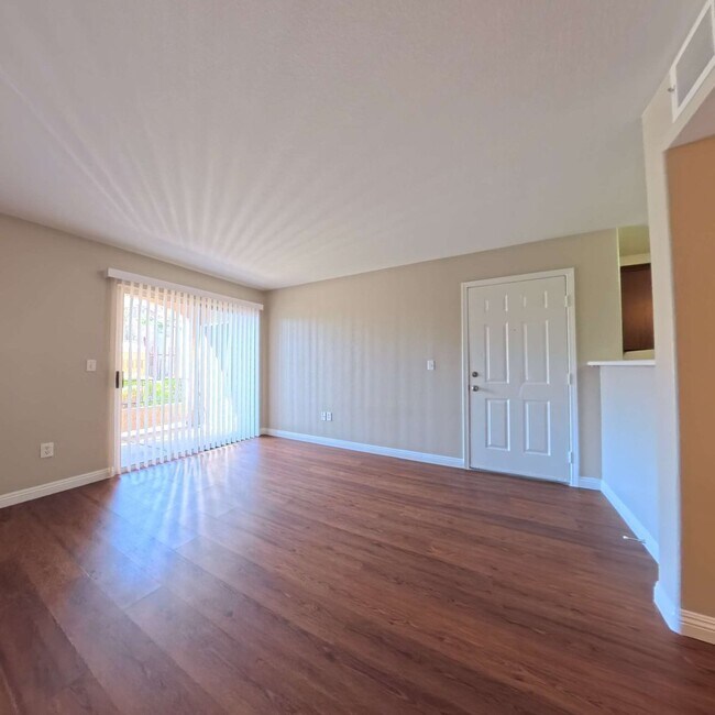 Foto del edificio - 1 Car Garage | Gated Community | 1st Floor Unit