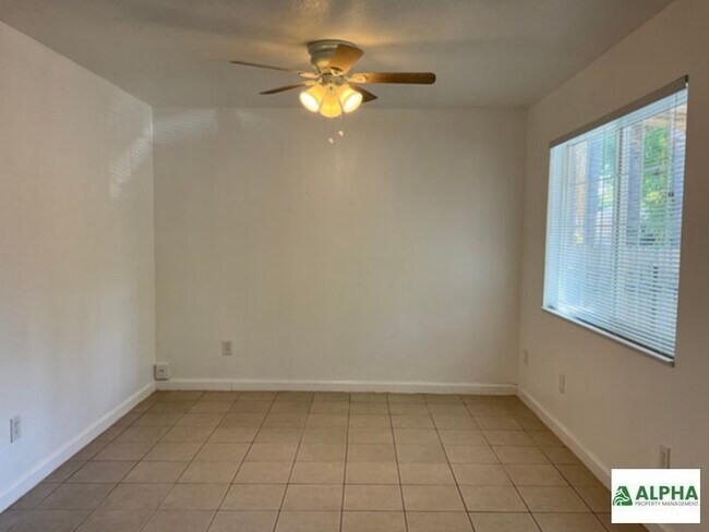 Building Photo - New ; paint , Stove , hood &amp; front gate