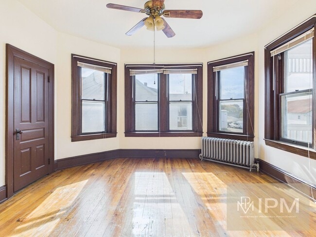 Foto del edificio - 24 N Main St