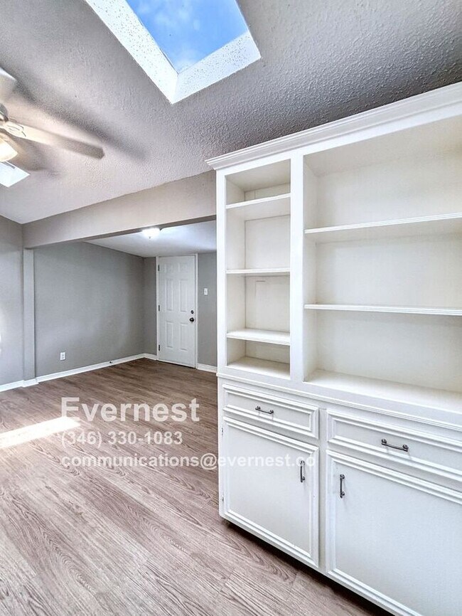 Foto del edificio - 3-Bedroom, 2-Bath Home with Pool and Conve...