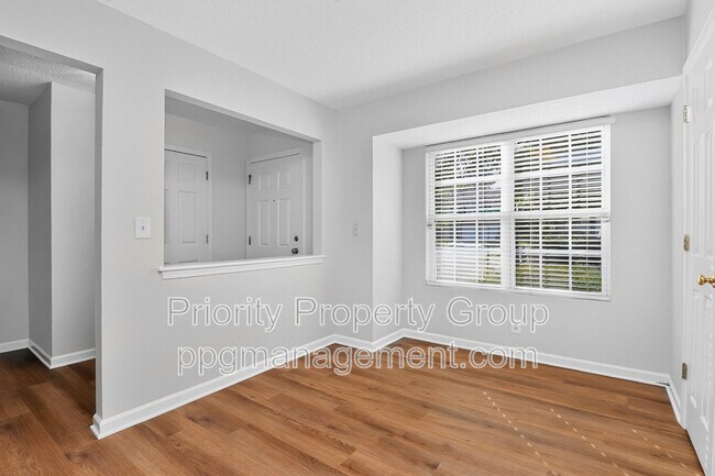 Foto del edificio - 3204 Barons Court Rd