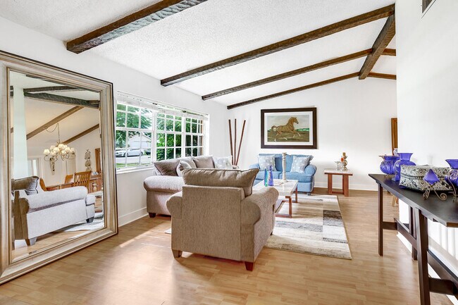 Foto del edificio - 12759 Guilford Cir
