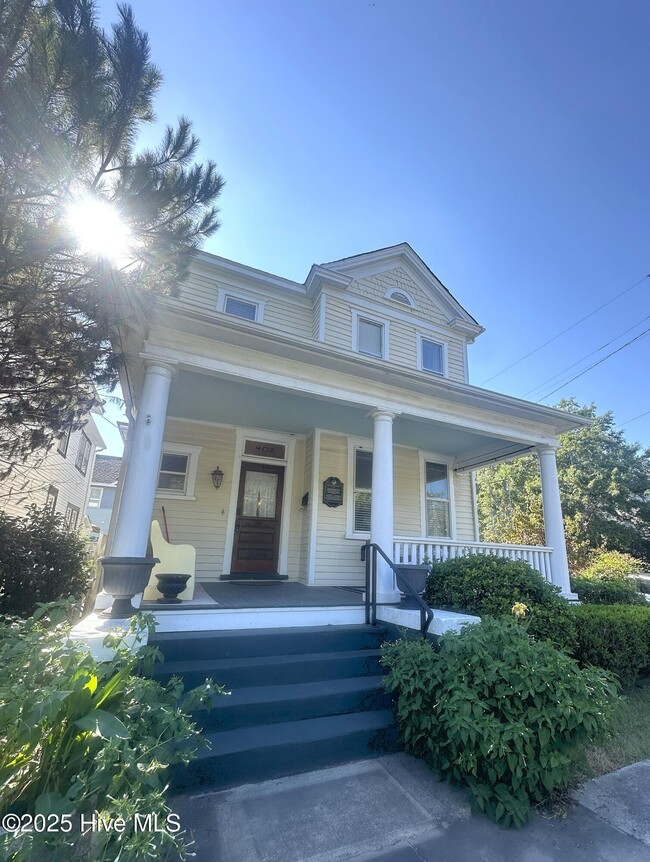 Building Photo - 402 S 5th Ave