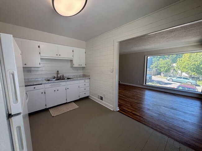 Building Photo - Spacious Four Bedroom Single Family Home