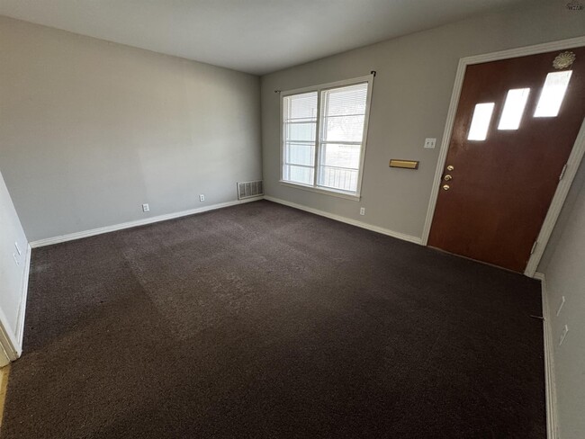 Foto del edificio - 2407 Inglewood Dr