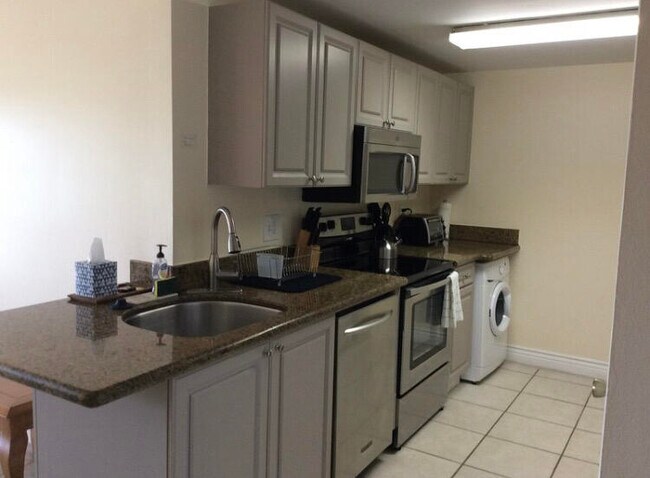 Foto del edificio - 2100 Greenview Shores Blvd
