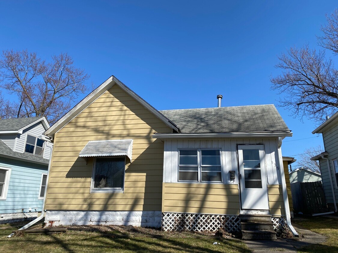 139 10th St, Silvis, IL 61282 House Rental in Silvis, IL