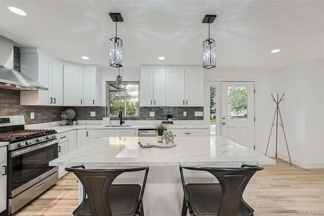 Foto del edificio - 7315 Upham Ct