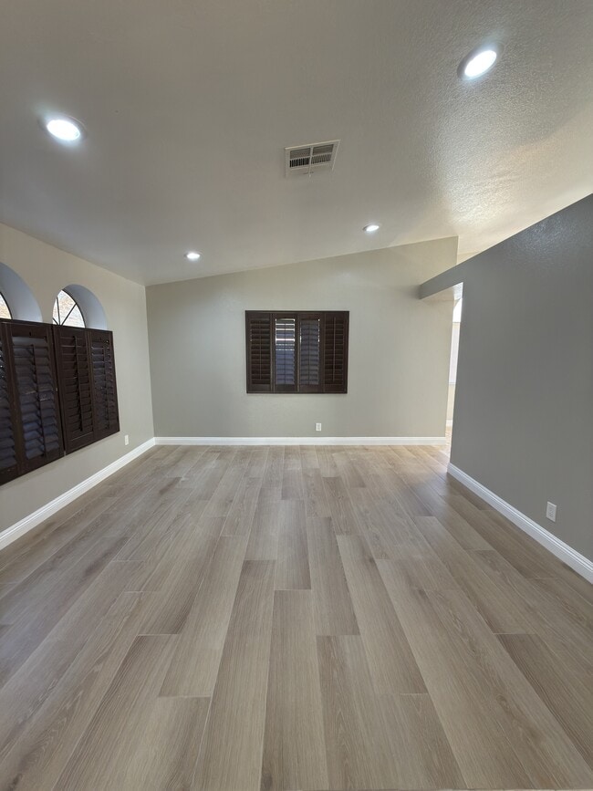 Living Room - 2338 Langhorn St