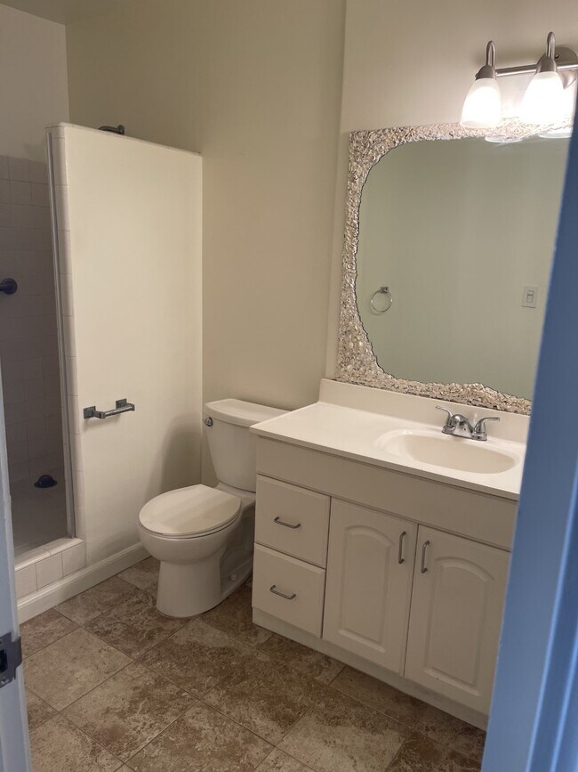 Foto del edificio - 425 Ena Rd